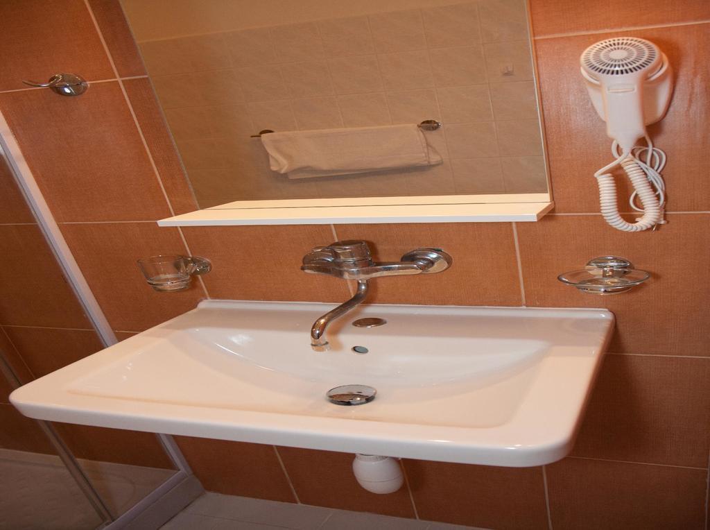 Hotel & Hostel Florian Прага Екстериор снимка