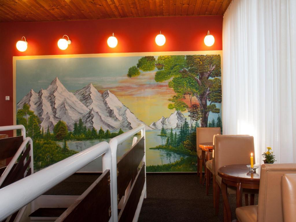 Hotel & Hostel Florian Прага Екстериор снимка