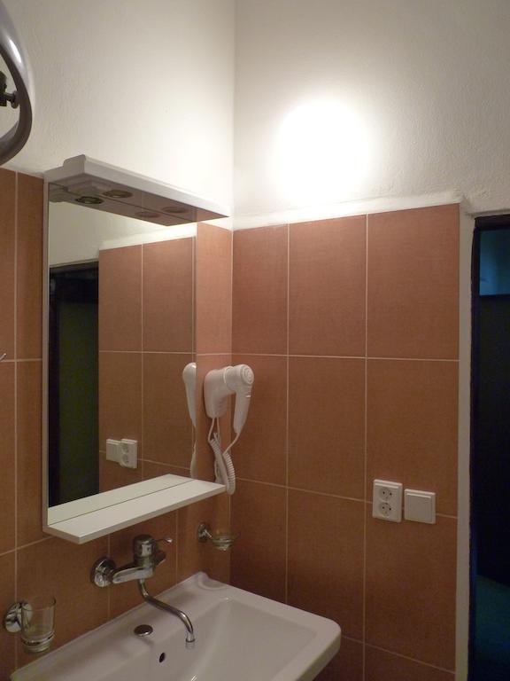 Hotel & Hostel Florian Прага Стая снимка