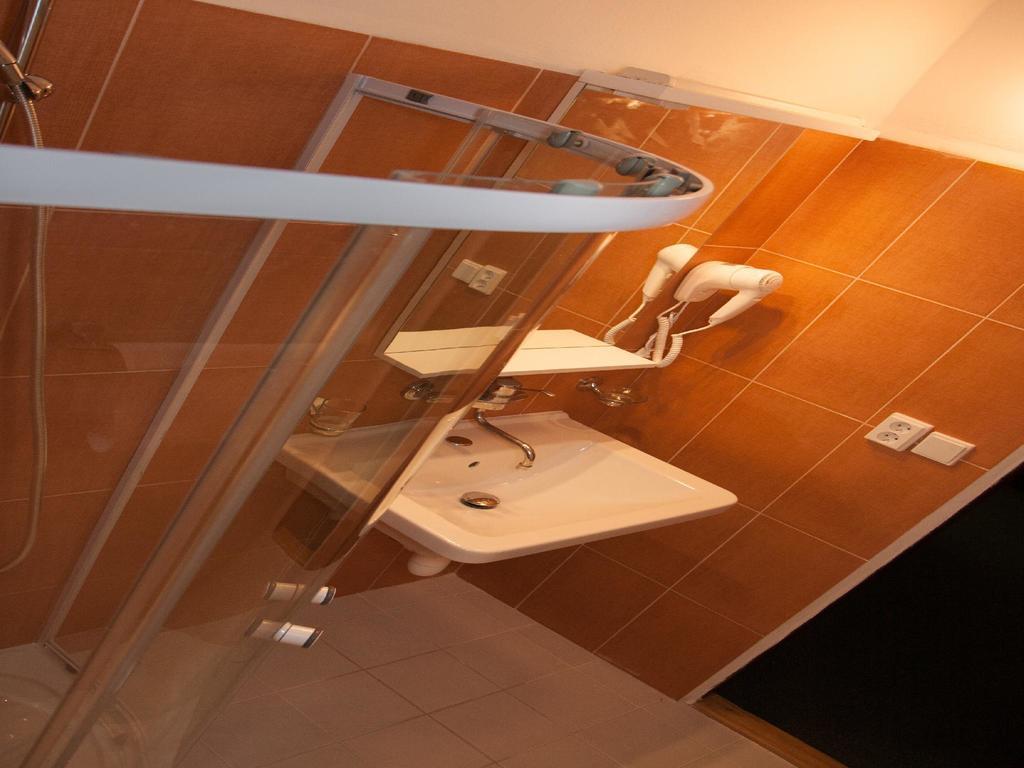 Hotel & Hostel Florian Прага Екстериор снимка